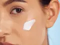 Crema idratante con urea per una pelle morbida. Cos'è l'urea? Un umettante naturale che trattiene l'acqua.