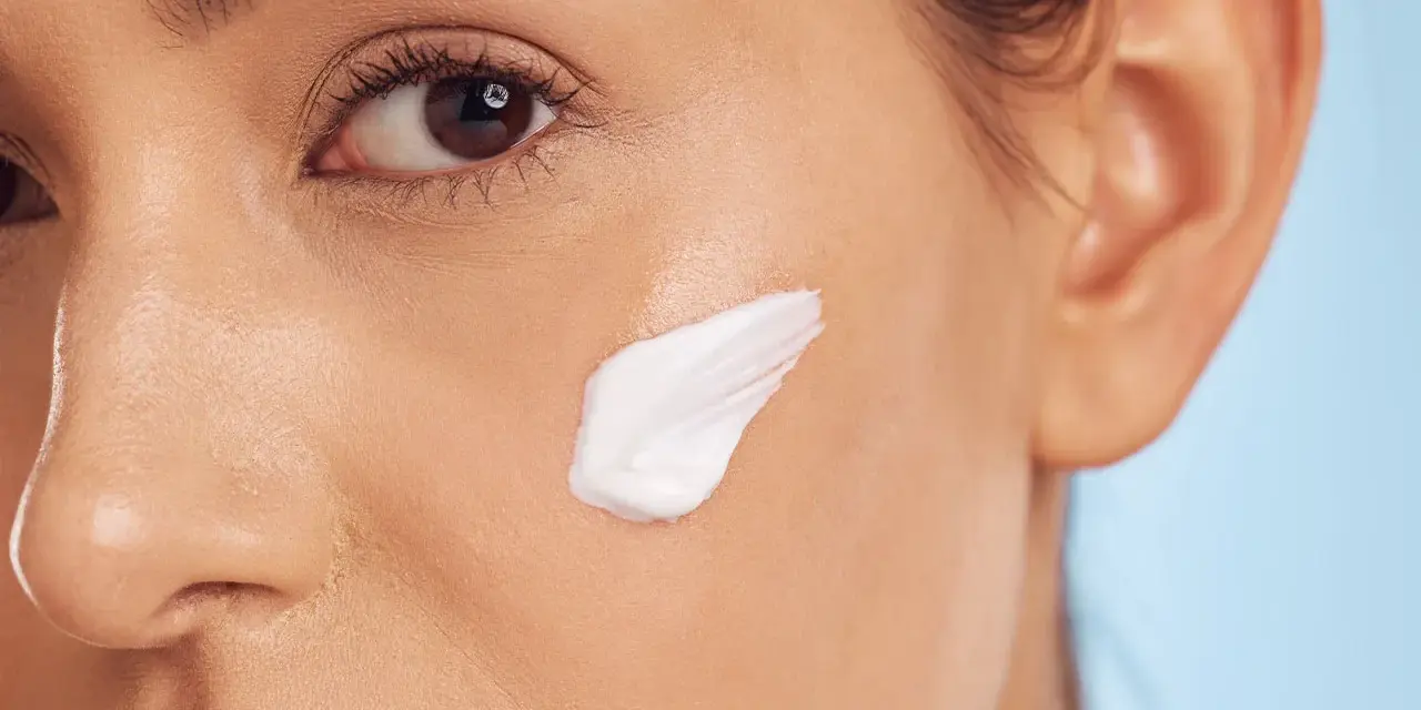 Crema idratante con urea per una pelle morbida. Cos'è l'urea? Un umettante naturale che trattiene l'acqua.