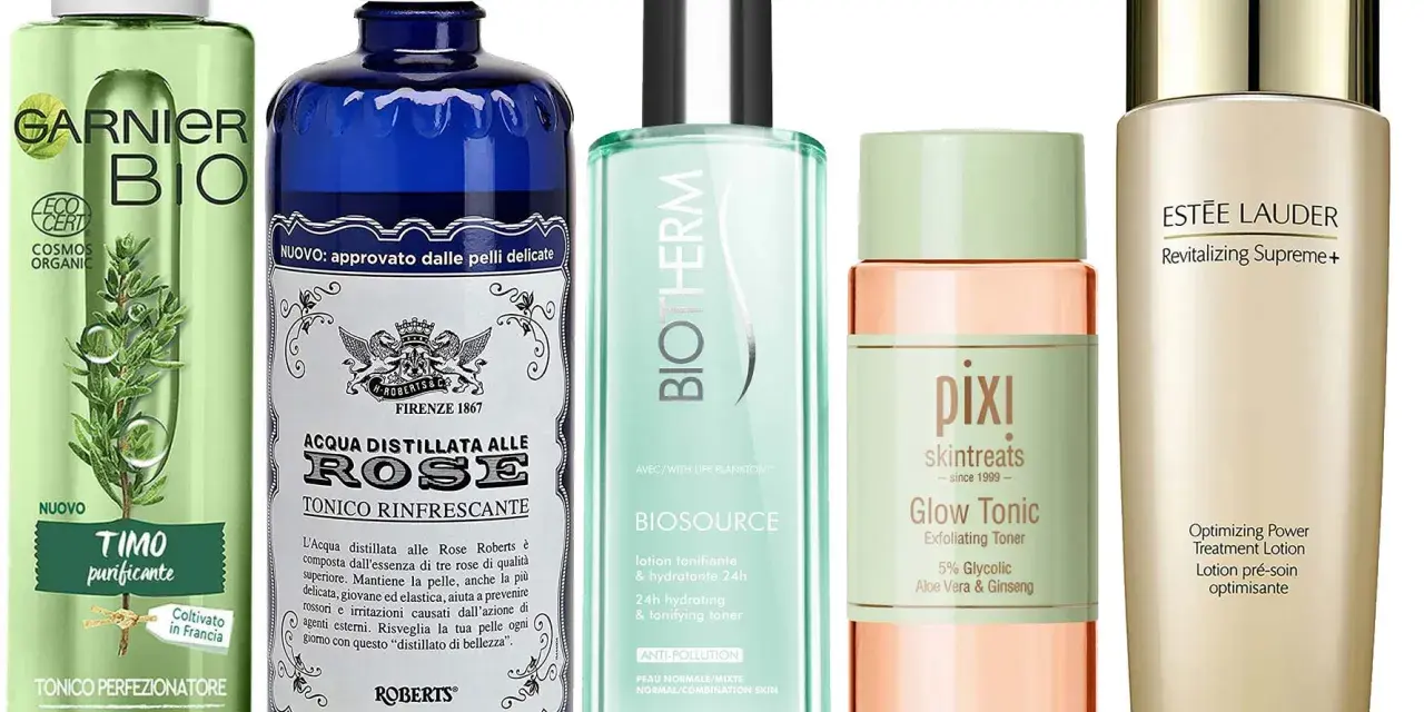 Cinque flaconi di tonico per il viso, tra cui Garnier, Roberts con acqua di rose, Biotherm, Pixi Glow Tonic e Estée Lauder.
