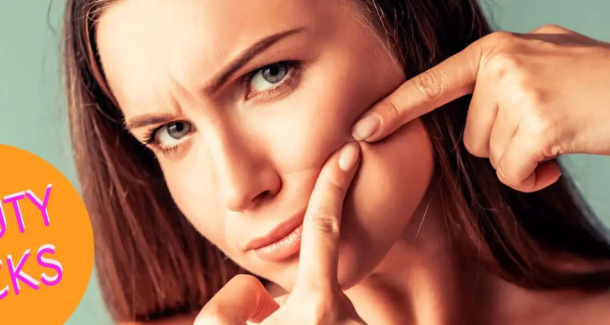 Donna preoccupata che cerca consigli su come togliere i punti neri dal naso in casa.