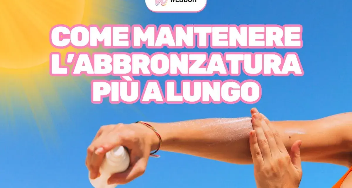 Come mantenere l'abbronzatura più a lungo: una mano applica crema solare su un braccio sotto il sole.