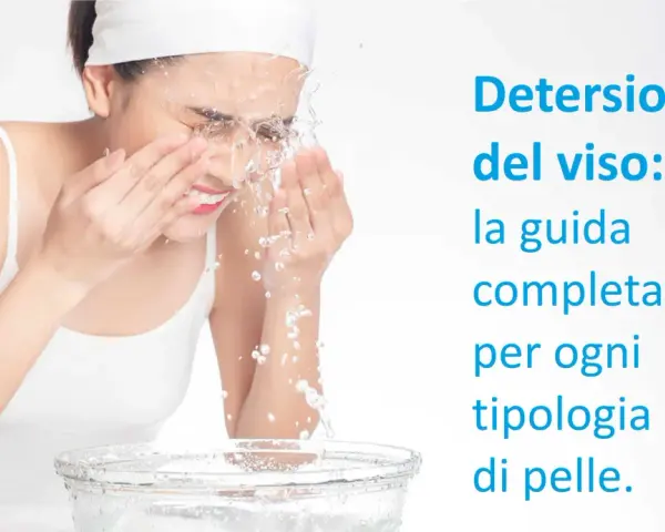 Donna si lava il viso con acqua fresca, scopri come pulire il viso per ogni tipo di pelle.