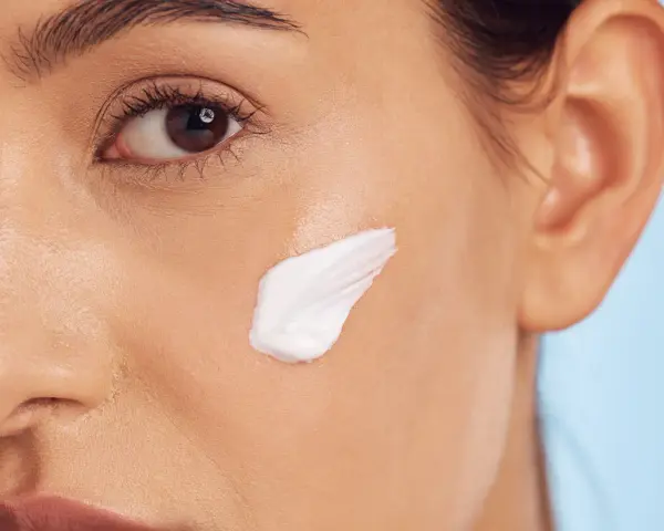 Crema idratante con urea per una pelle morbida. Cos'è l'urea? Un umettante naturale che trattiene l'acqua.