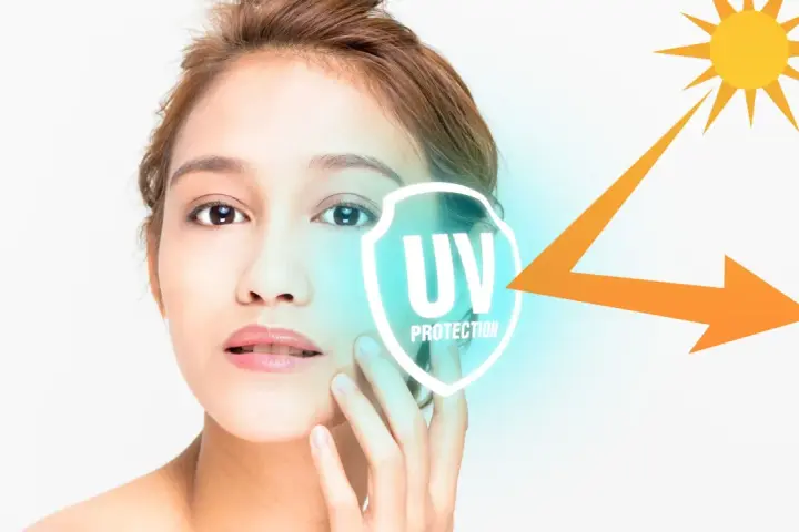 Volto di donna con simbolo di protezione UV e sole. La cura della pelle è fondamentale per ogni fototipo.
