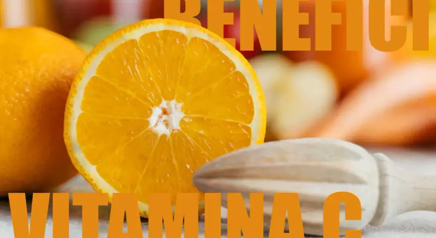 Arance fresche e spremiagrumi: scopri a cosa serve la vitamina C per il tuo benessere.